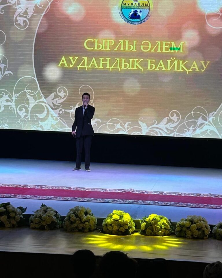 Облыстық «Сырлы әлем» байқауында «Мен қазақпын» әнімен өнер көрсеткен 10 сынып оқушысы Төлен Рамазан